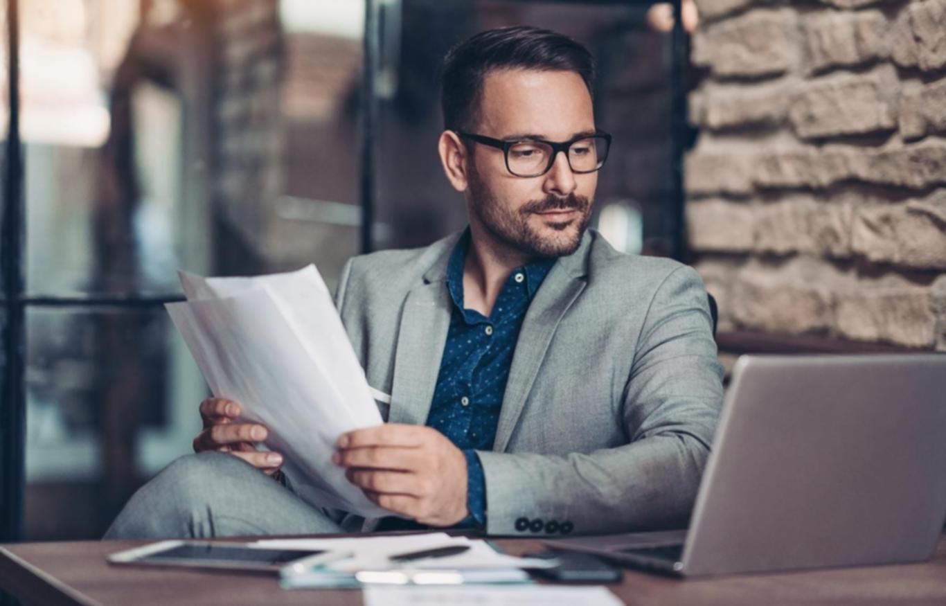 Sesión de trabajo analizando viabilidad de proyectos digitales